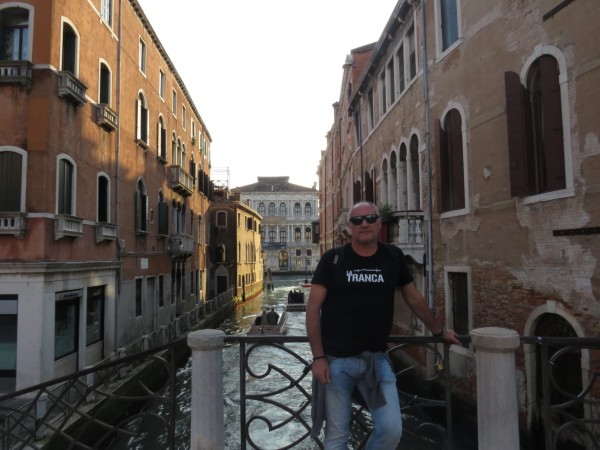 Nuestro amigo Vicente disfrutando de la ciudad de los canales, Italia, octubre 2018